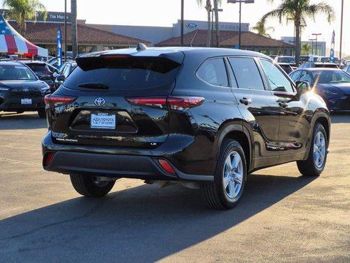 2024 Toyota Highlander LE