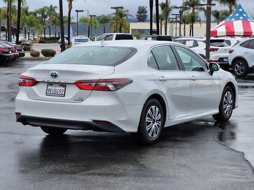 2024 Toyota Camry Hybrid LE