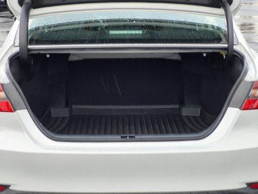 2024 Toyota Camry Hybrid LE