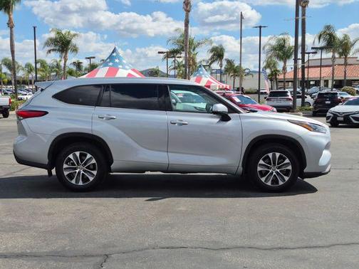 2022 Toyota Highlander Hybrid XLE