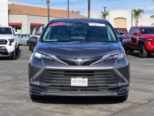 2024 Toyota Sienna LE
