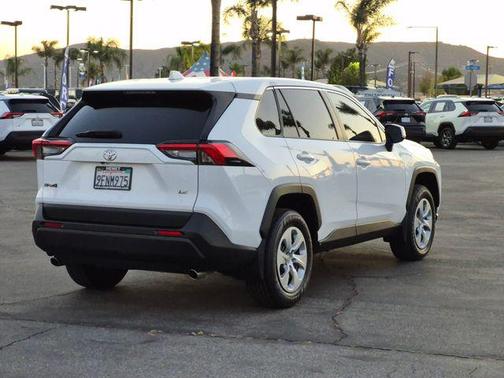 Ice Cap 2023 Toyota RAV4 LE