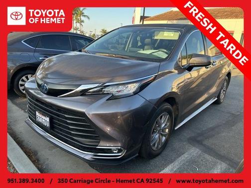 2022 Toyota Sienna XLE 8 Passenger