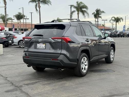 2020 Toyota RAV4 LE