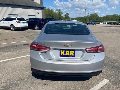 Photo 4 of 35 of 2019 Chevrolet Malibu LT