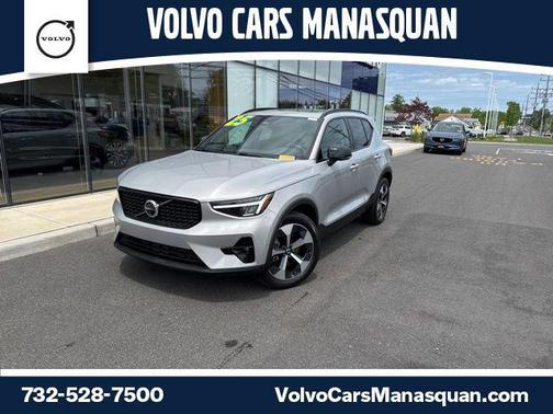 Silver Dawn Metallic 2025 Volvo XC40 B5 Plus Dark Theme