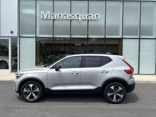 Silver Dawn Metallic 2025 Volvo XC40 B5 Plus Dark Theme