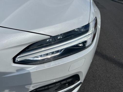 2022 Volvo S90 B6 Inscription