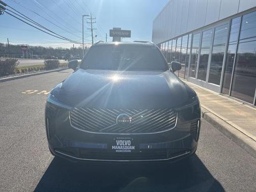 2025 Volvo XC90 B5 Plus 7-Seater