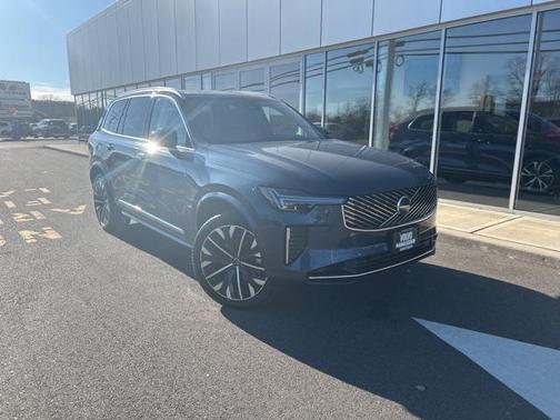 2025 Volvo XC90 B5 Plus 7-Seater