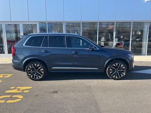 2025 Volvo XC90 B5 Plus 7-Seater