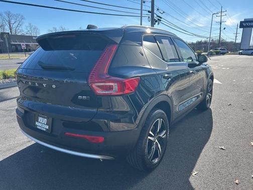 2025 Volvo XC40 B5 Core Bright Theme