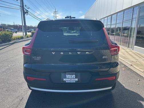 2025 Volvo XC40 B5 Core Bright Theme