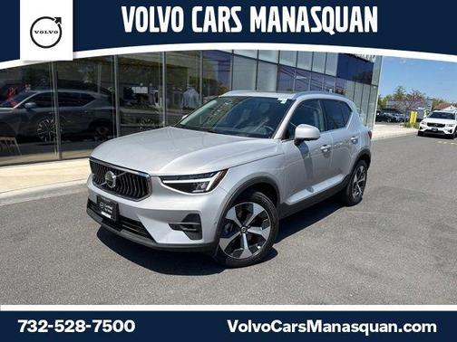 Silver Dawn Metallic 2025 Volvo XC40 B5 Plus Bright Theme
