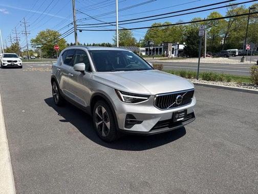 Silver Dawn Metallic 2025 Volvo XC40 B5 Plus Bright Theme