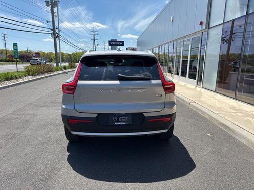 Silver Dawn Metallic 2025 Volvo XC40 B5 Plus Bright Theme