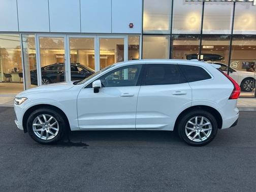 2021 Volvo XC60 T5 Momentum