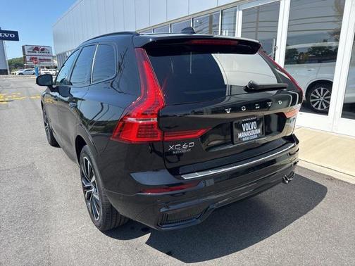 2024 Volvo XC60 B5 Plus Dark Theme