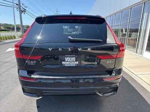 2024 Volvo XC60 B5 Plus Dark Theme