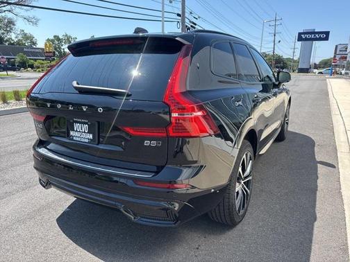 2024 Volvo XC60 B5 Plus Dark Theme
