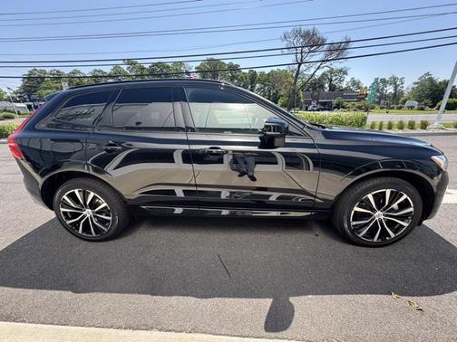 2024 Volvo XC60 B5 Plus Dark Theme