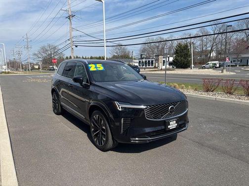 Onyx Black Metallic 2025 Volvo XC90 B5 Plus 7-Seater