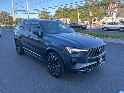 2025 Volvo XC90 B6 Plus 7-Seater