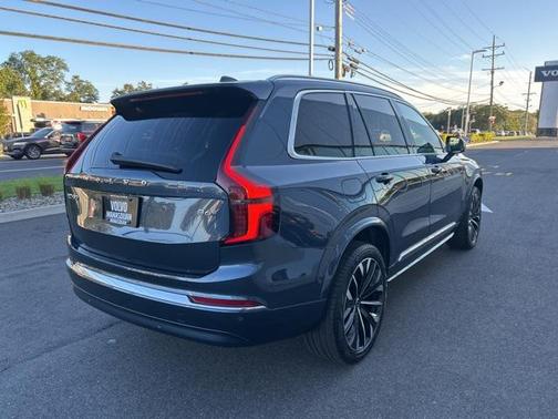 2025 Volvo XC90 B6 Plus 7-Seater