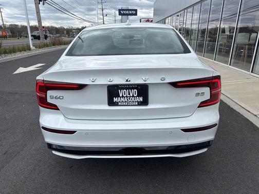 2024 Volvo S60 B5 Core Dark Theme