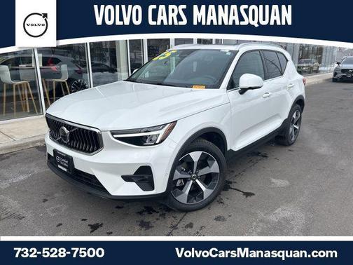 2025 Volvo XC40 B5 Plus Bright Theme