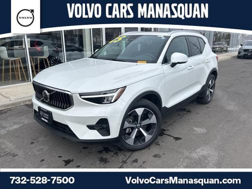 2025 Volvo XC40 B5 Plus Bright Theme