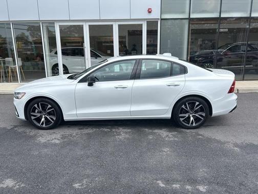 2025 Volvo S60 B5 Core