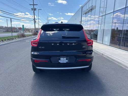 2025 Volvo XC40 B5 Plus Bright Theme