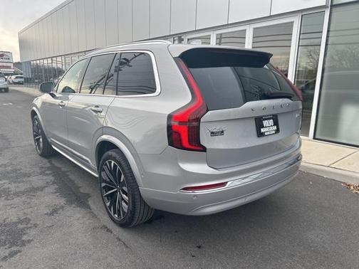 2025 Volvo XC90 B5 Plus 7-Seater