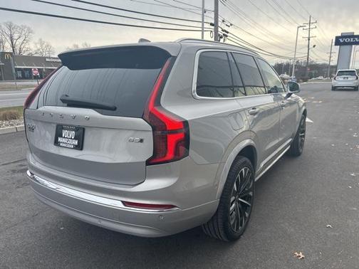 2025 Volvo XC90 B5 Plus 7-Seater