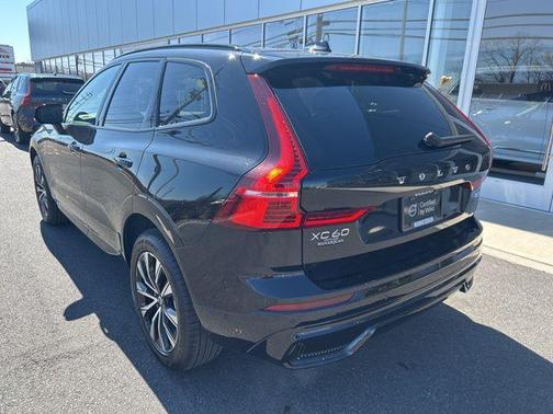 Onyx Black 2025 Volvo XC60 B5 Plus