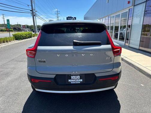Vapour Grey Metallic 2025 Volvo XC40 B5 Plus Bright Theme