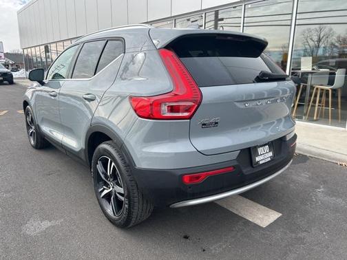2025 Volvo XC40 B5 Core Bright Theme
