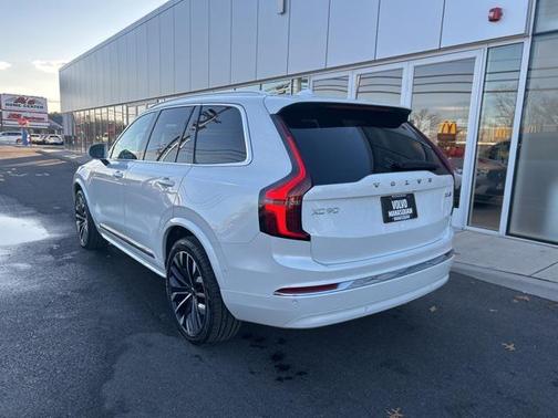 2025 Volvo XC90 B6 Plus 7-Seater