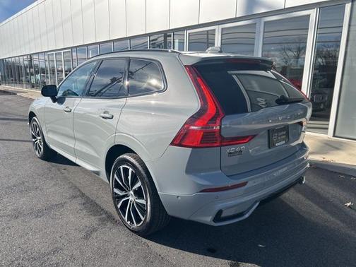 2025 Volvo XC60 B5 Plus