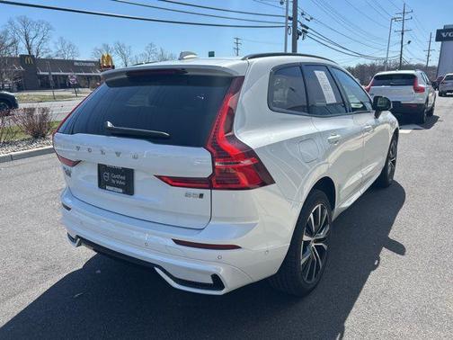 2025 Volvo XC60 B5 Plus