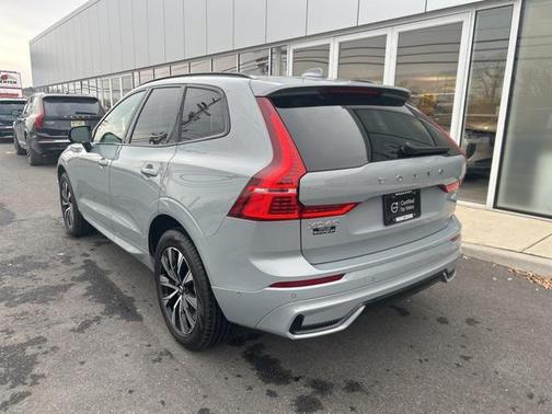 2025 Volvo XC60 B5 Plus