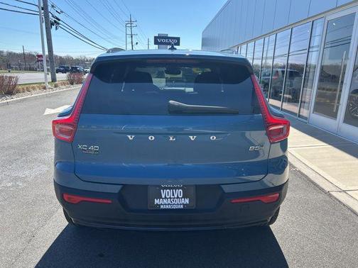 Fjord Blue Metallic 2025 Volvo XC40 B5 Plus Dark Theme