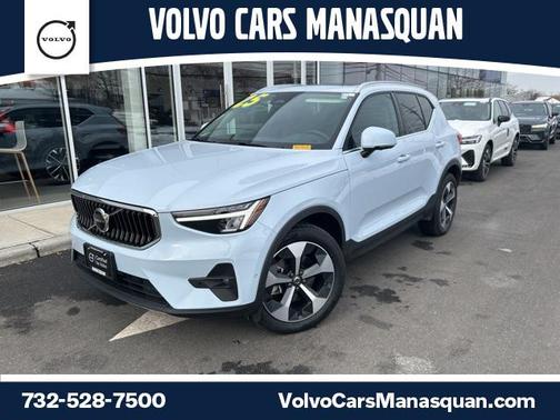 2025 Volvo XC40 B5 Plus Bright Theme