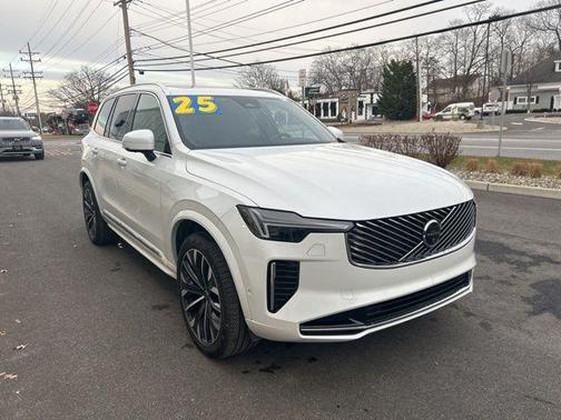 2025 Volvo XC90 B6 Plus 7-Seater