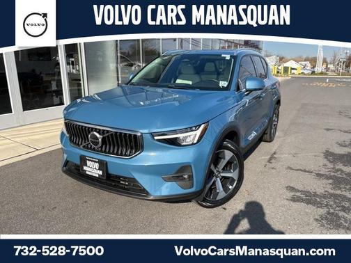 2023 Volvo XC40 B5 Plus Bright Theme