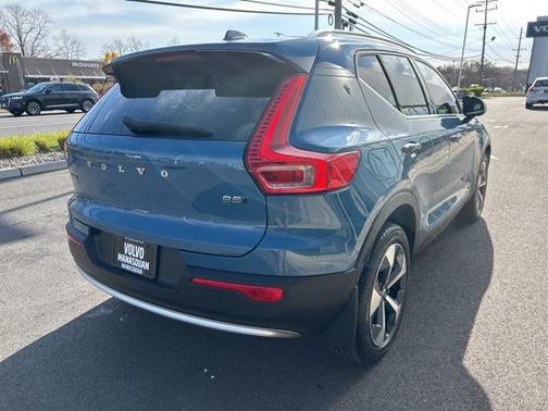 2023 Volvo XC40 B5 Plus Bright Theme