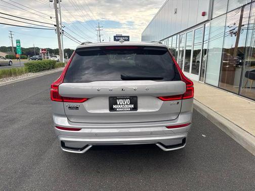 Silver Dawn Metallic 2025 Volvo XC60 B5 Plus
