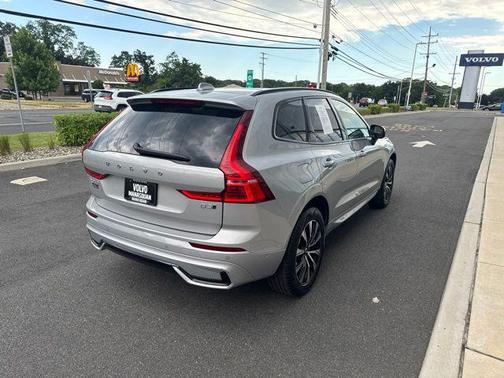 Silver Dawn Metallic 2025 Volvo XC60 B5 Plus