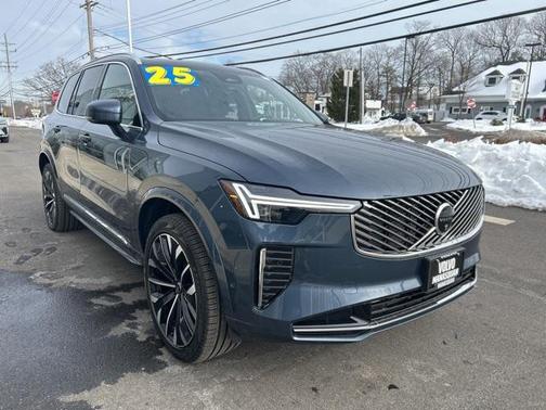 2025 Volvo XC90 B6 Plus 7-Seater